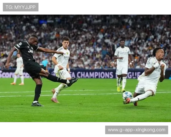 尤文前场高压逼抢促成反击机会